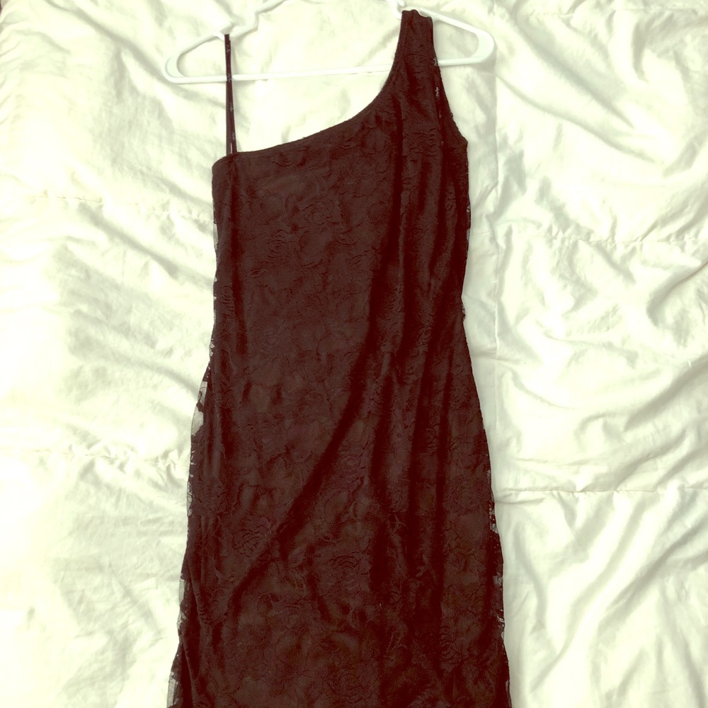 Black, single should, lace dress
